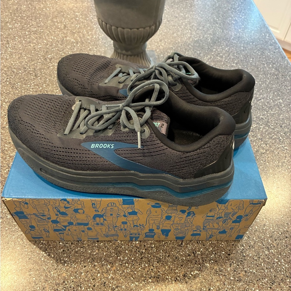 Brooks Ghost Max 2 Running Shoes - Picture 2 of 6